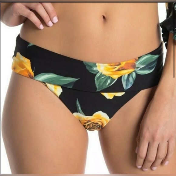 Onia Weworewhat Sorrento top and Sardinia bottom in Black Roses - Picture 4 of 9